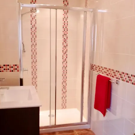 Vila Consuelo - Quiet Location Close To Buzanada