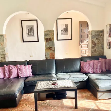 Vila Consuelo - Quiet Location Close To Buzanada